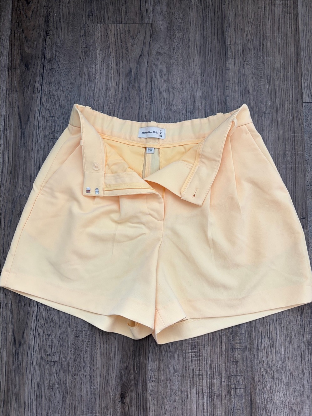 Abercrombie Trouser High-Rise Yellow Shorts